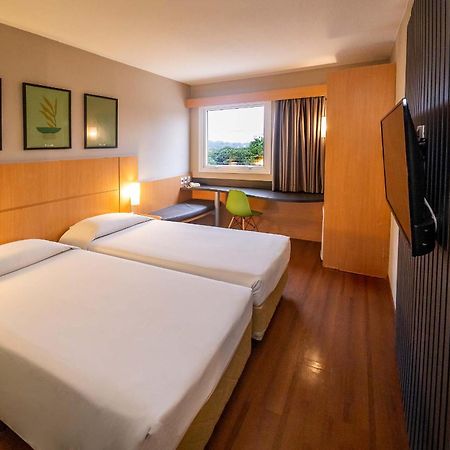 Hus Hotel Dourados Esterno foto