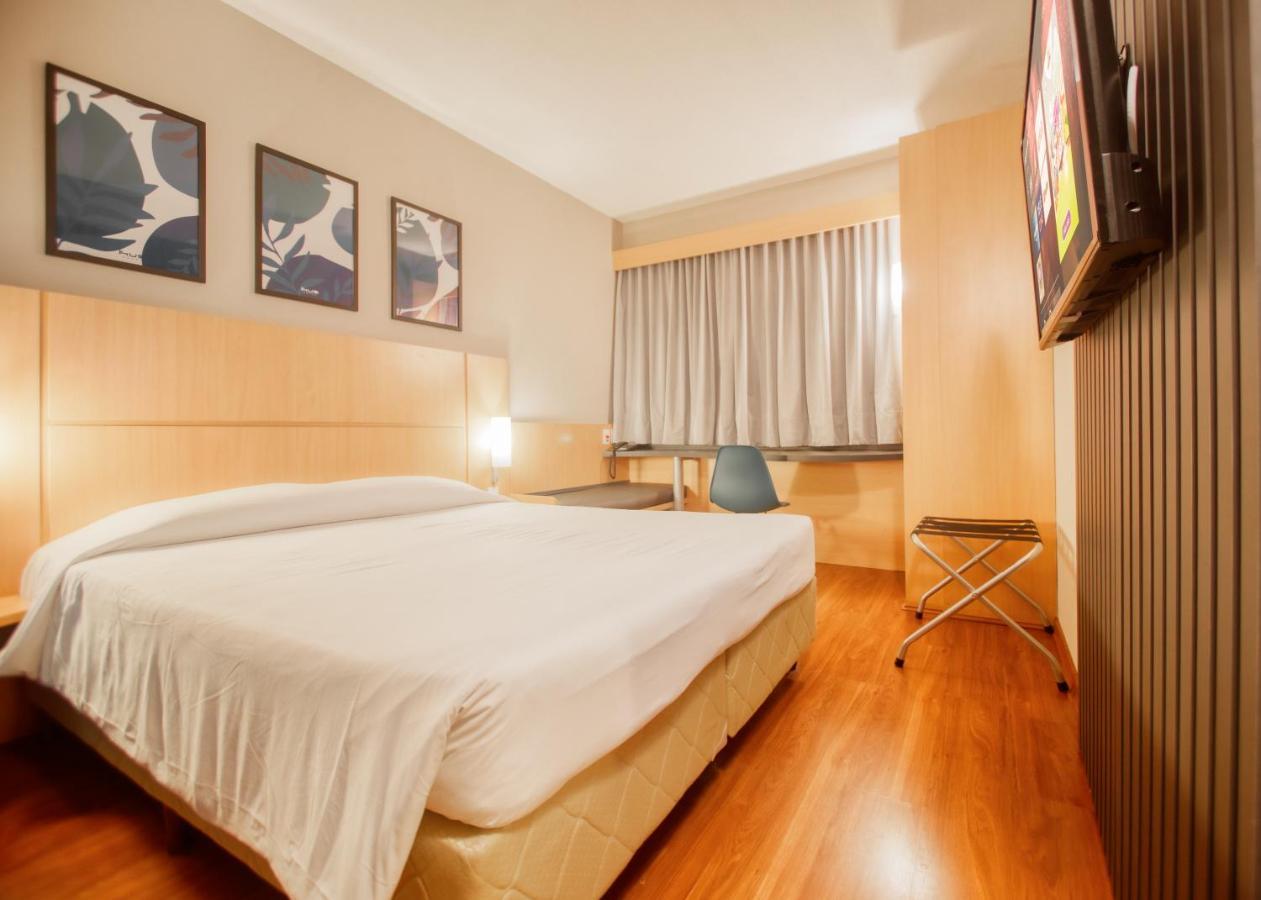 Hus Hotel Dourados Esterno foto