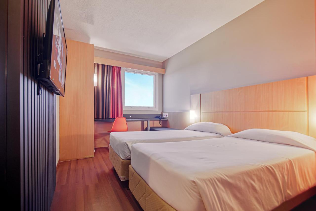 Hus Hotel Dourados Esterno foto