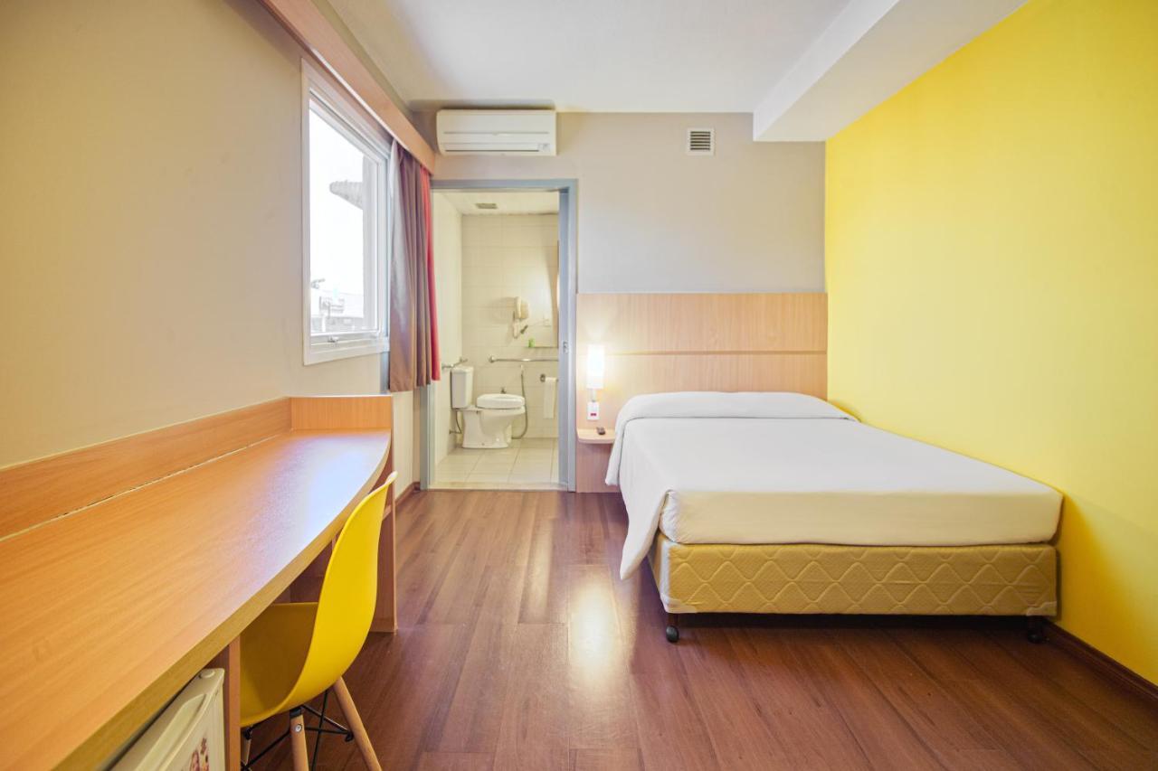 Hus Hotel Dourados Esterno foto