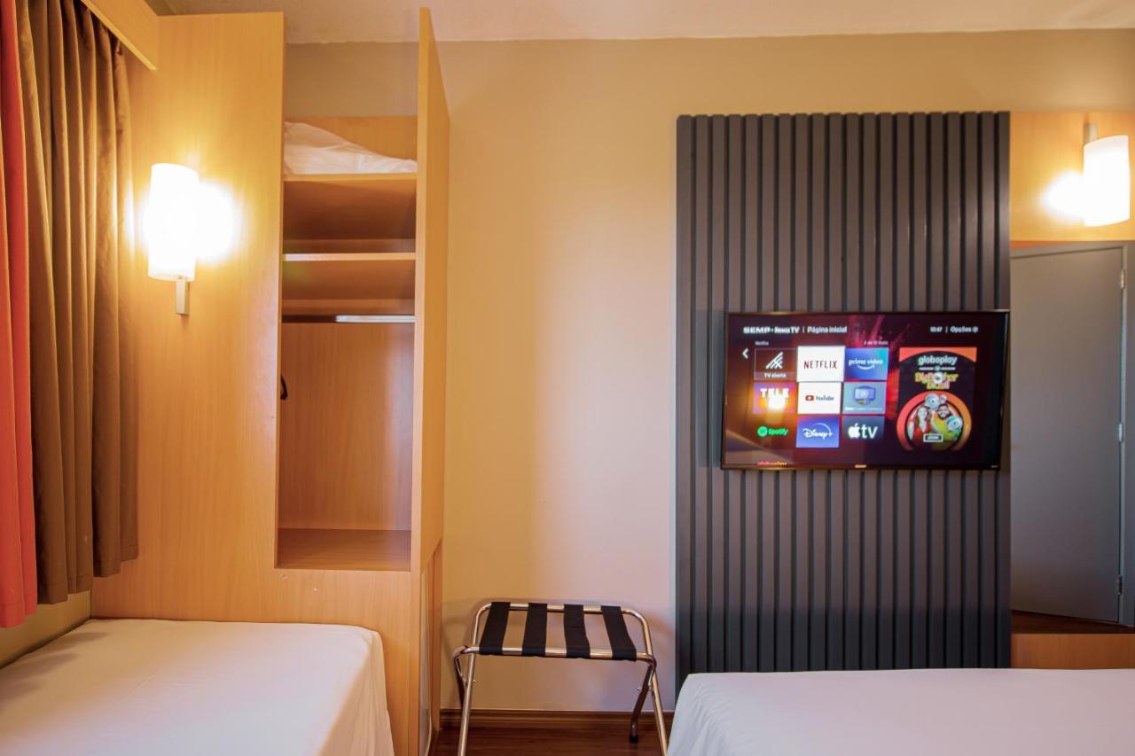 Hus Hotel Dourados Esterno foto