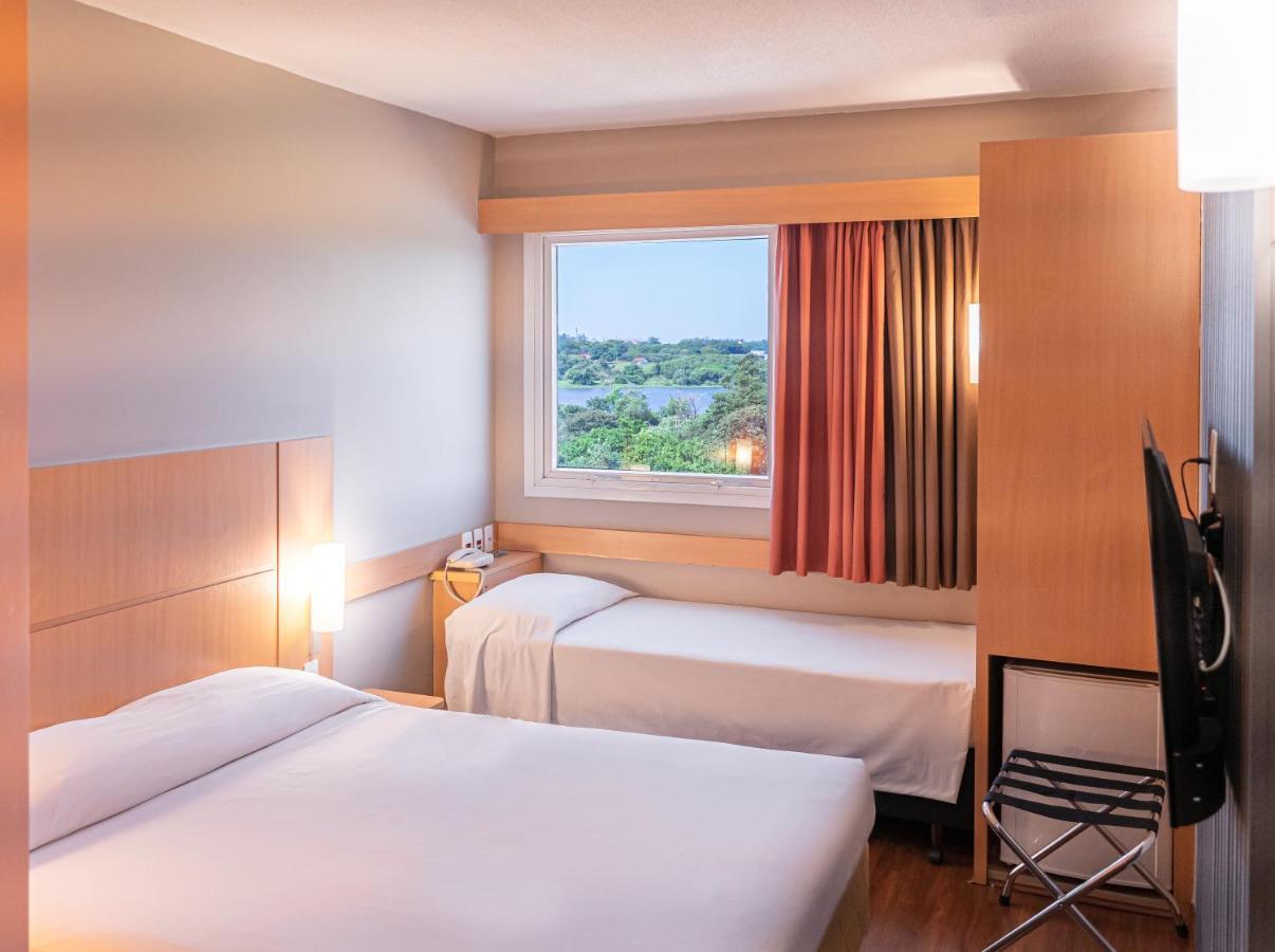 Hus Hotel Dourados Esterno foto
