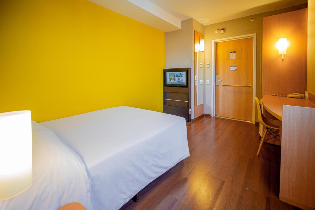 Hus Hotel Dourados Esterno foto