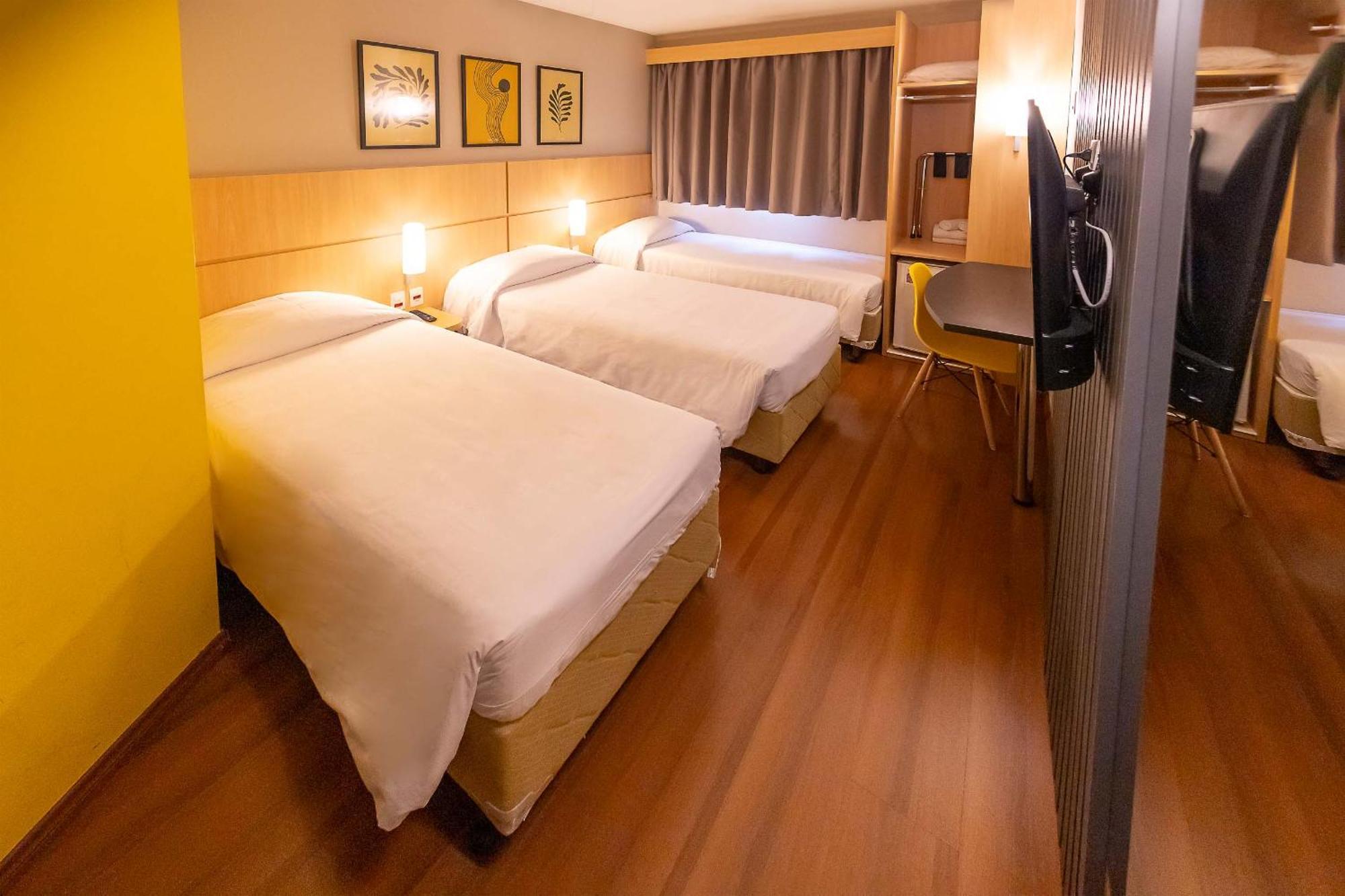 Hus Hotel Dourados Esterno foto
