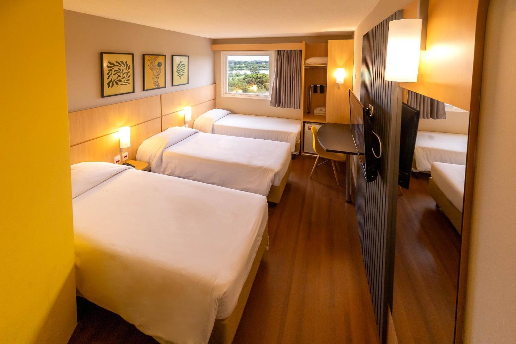 Hus Hotel Dourados Esterno foto