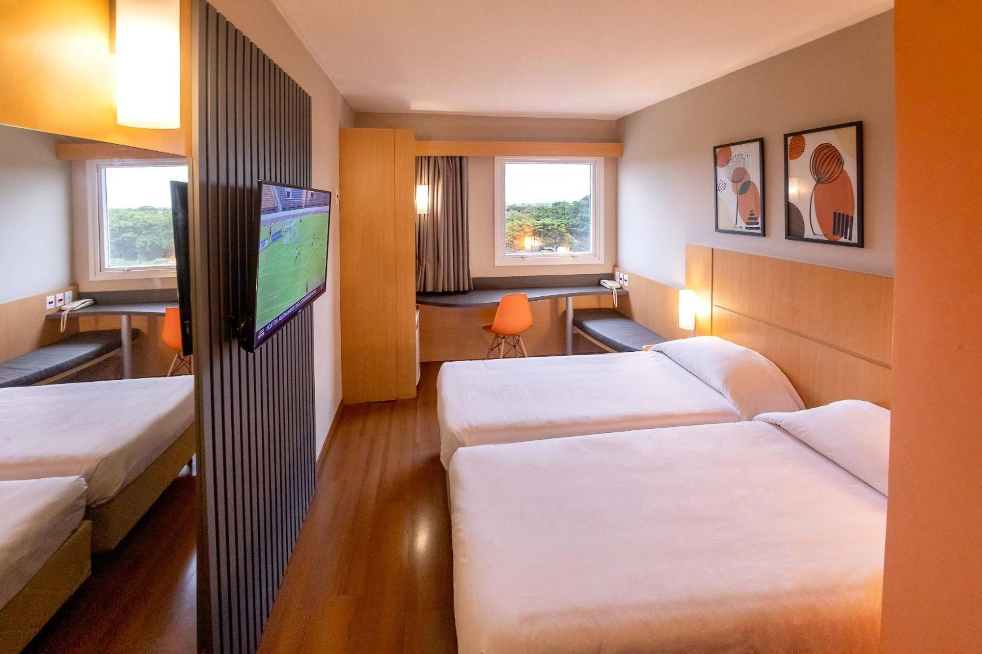 Hus Hotel Dourados Esterno foto